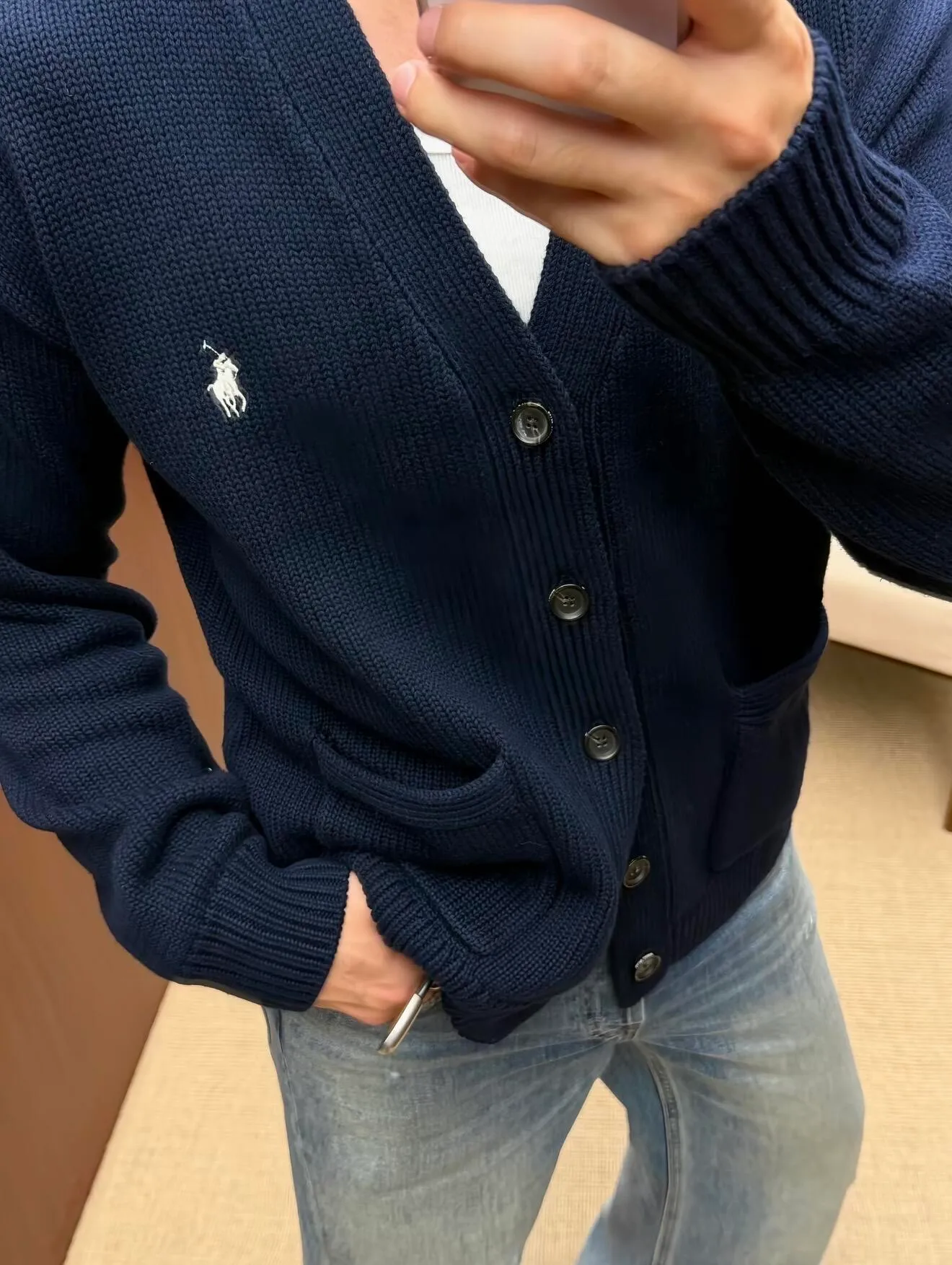 [Blue upper body picture]
